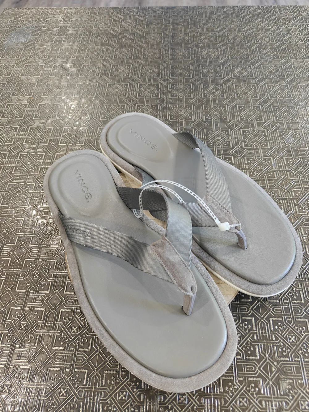 Vince Darwin Mens Suede And Leather Flip Flops Size 9.5 Beach Ready